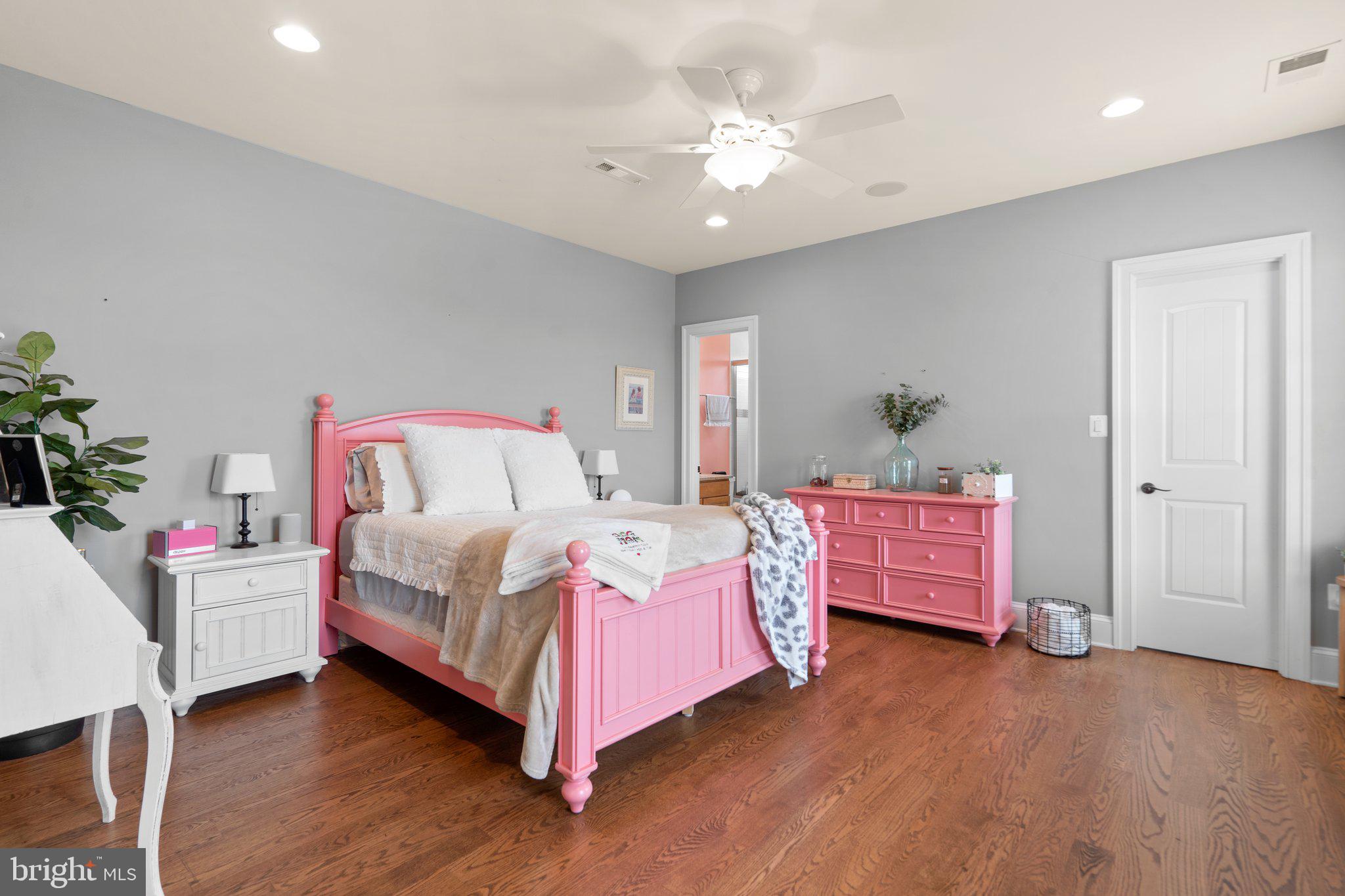 LAYTONSVILLE OUTSIDE - Residential