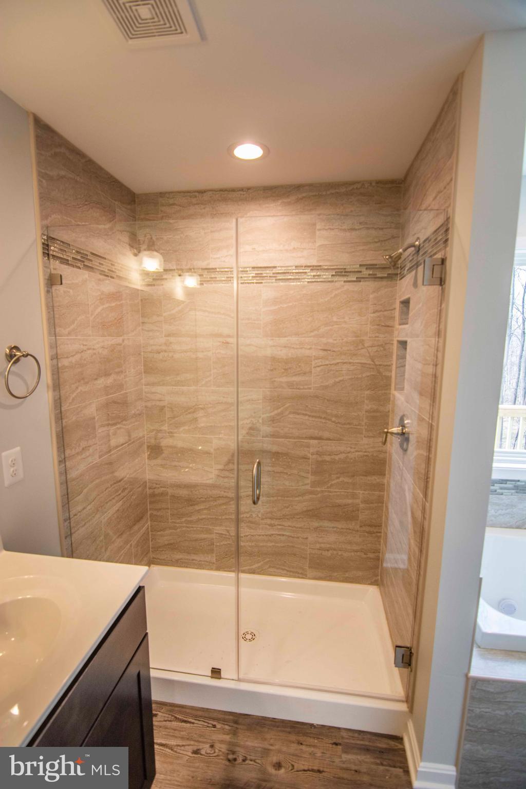 SHEN SHORES - Residential