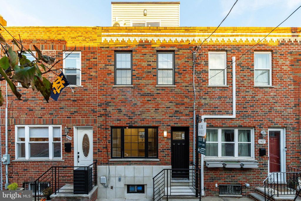 Photo of 1905 S Alder Street, PHILADELPHIA, PA 19148 (MLS # PAPH2547838)