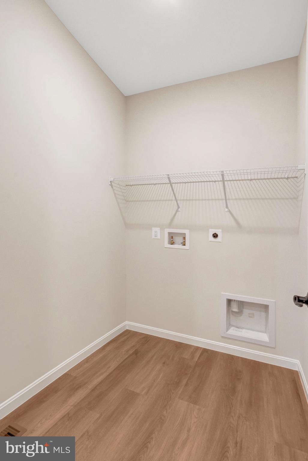 SEASONS AT MIDDLETOWN PLACE - Residential