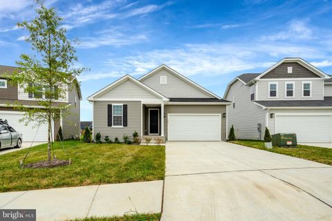 Photo of 104 Midsummer Lane, MIDDLETOWN, VA 22645 (MLS # VAFV2034546)