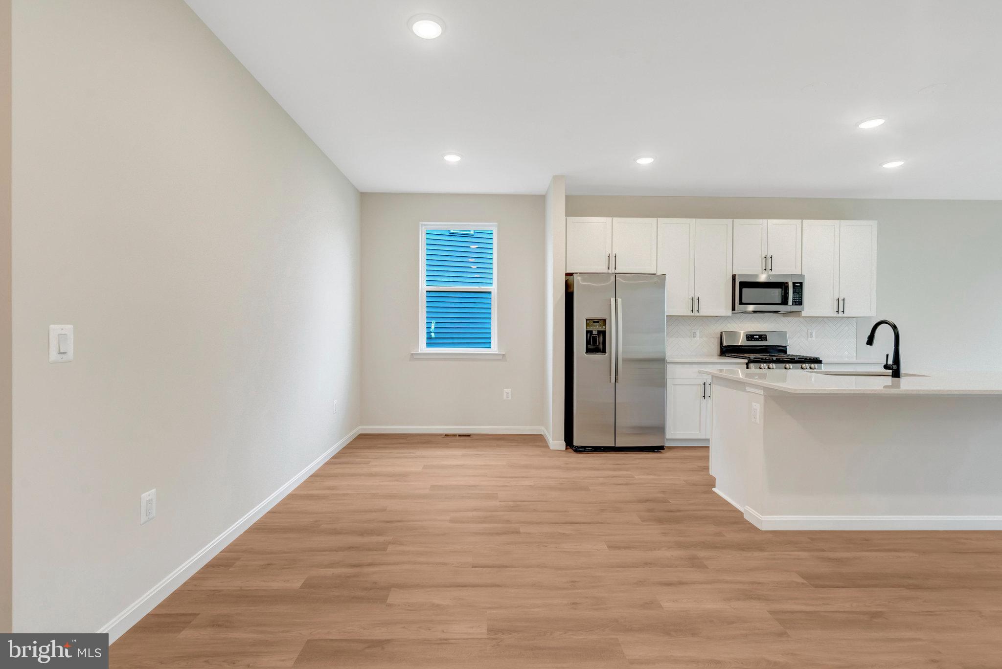 SEASONS AT MIDDLETOWN PLACE - Residential