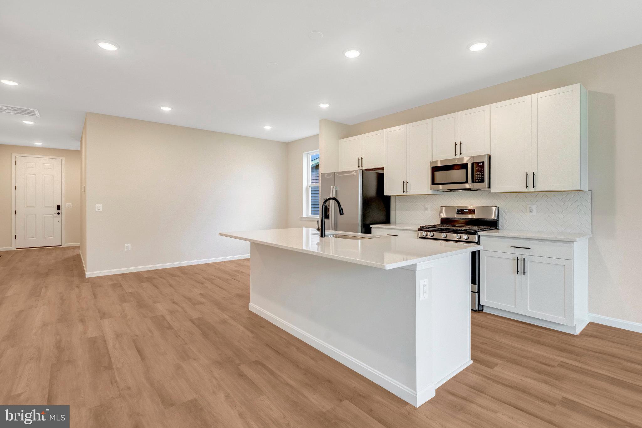 SEASONS AT MIDDLETOWN PLACE - Residential