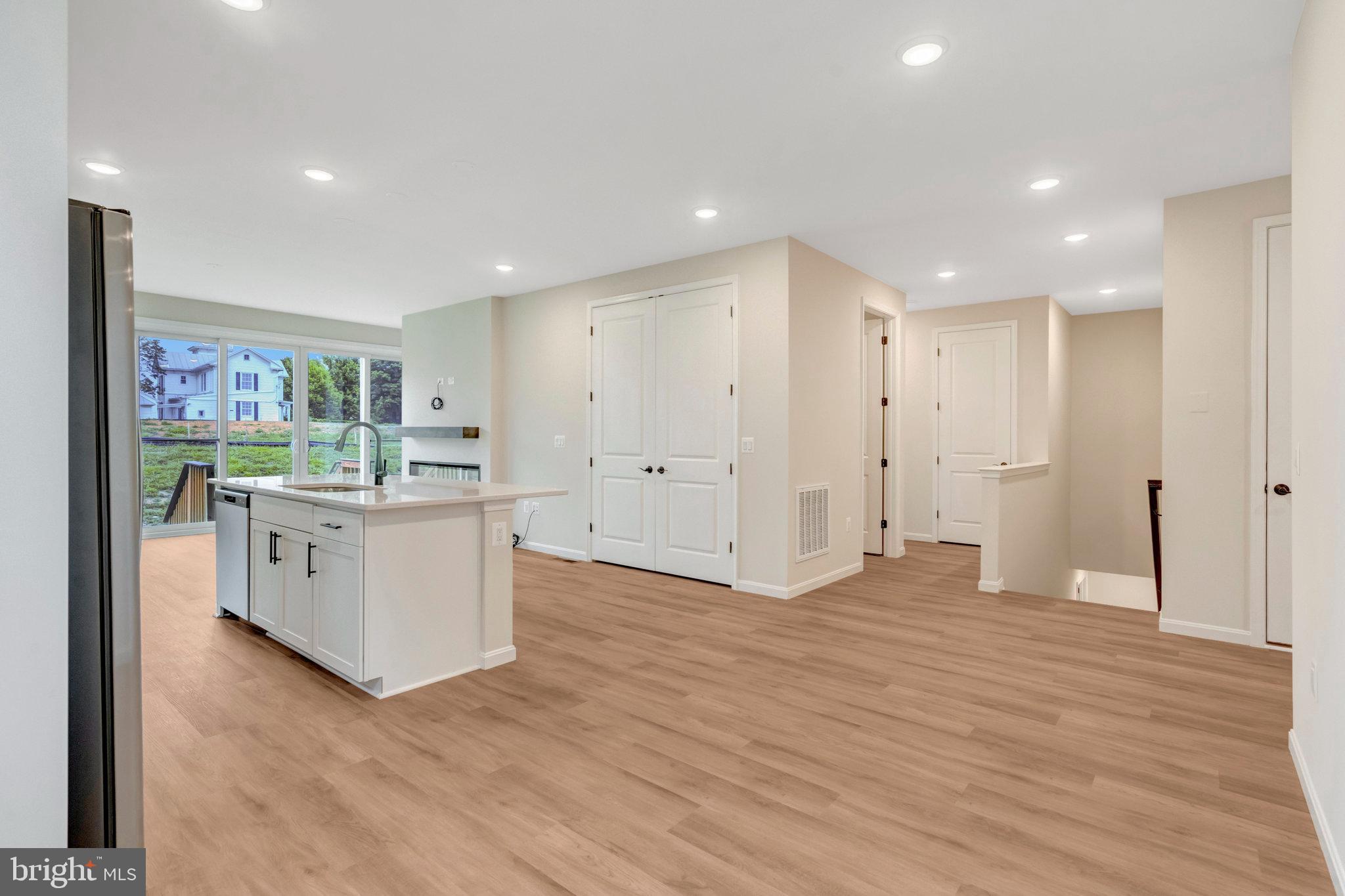 SEASONS AT MIDDLETOWN PLACE - Residential