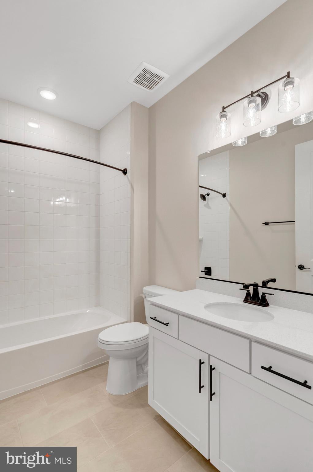 SEASONS AT MIDDLETOWN PLACE - Residential