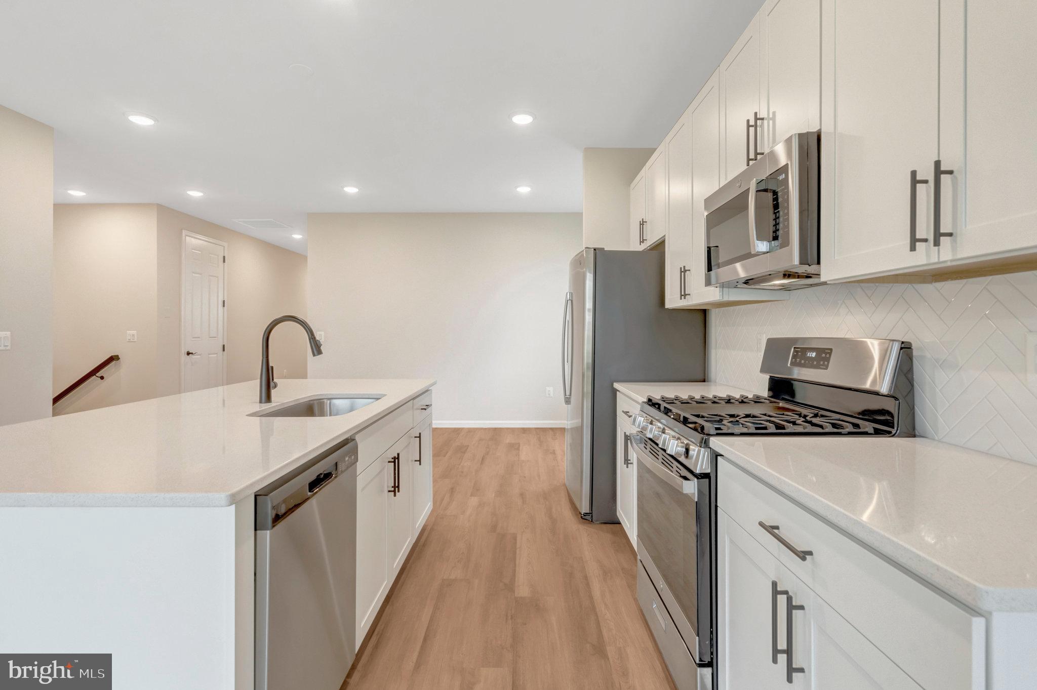 SEASONS AT MIDDLETOWN PLACE - Residential