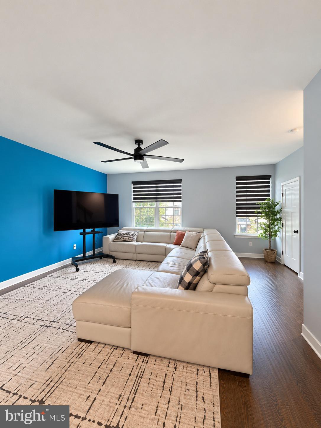 58 PEACOCK CIRCLE