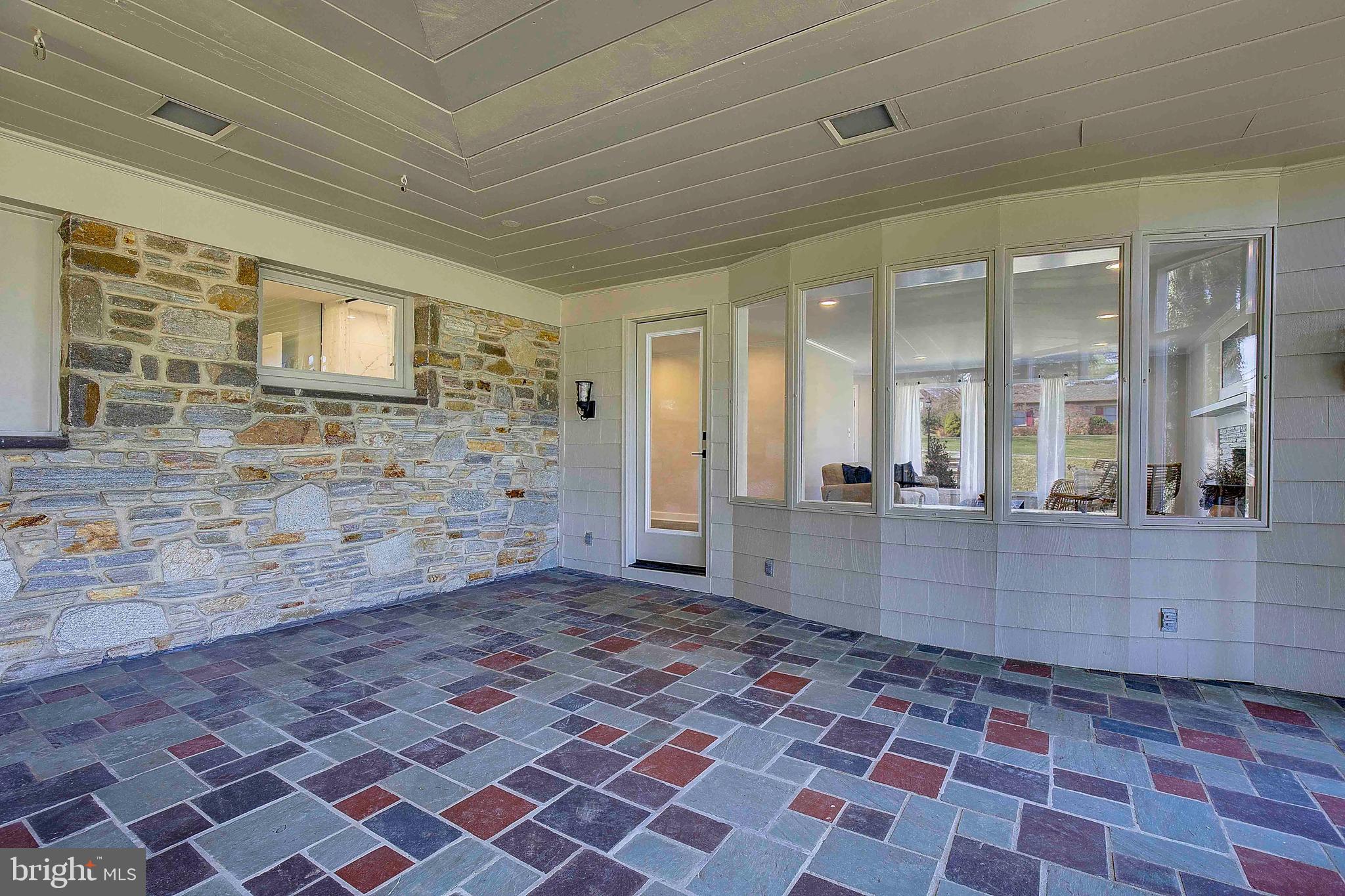 HAMPTON VILLAGE - Residential