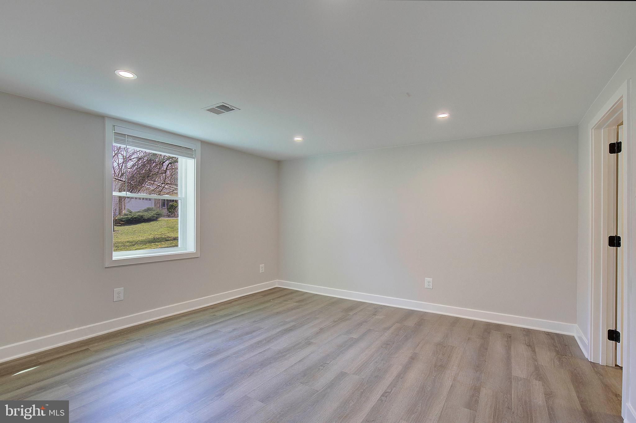 HAMPTON VILLAGE - Residential