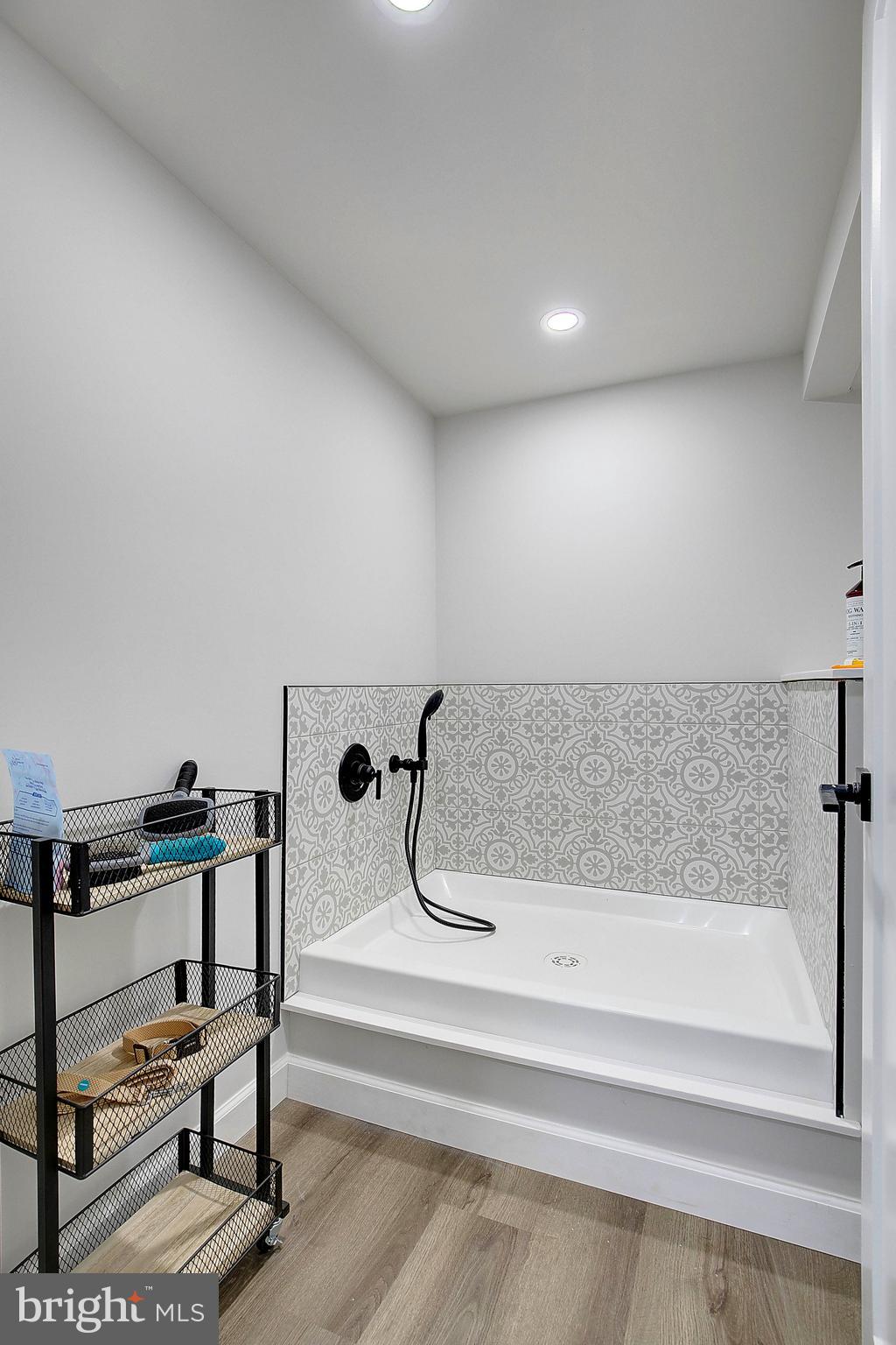 HAMPTON VILLAGE - Residential