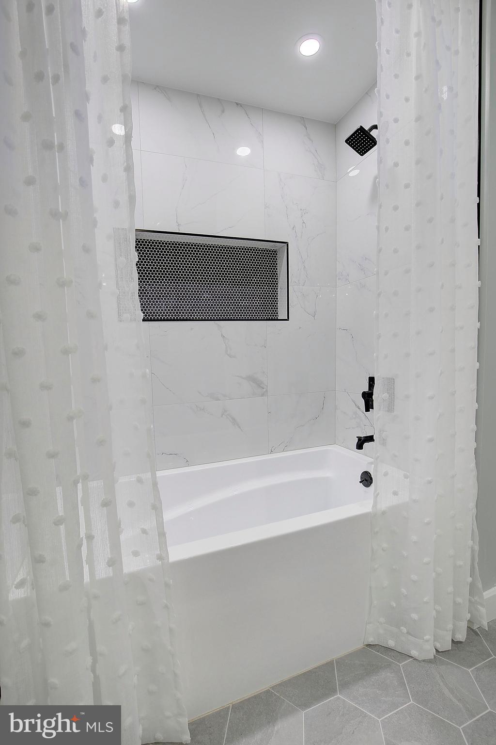 HAMPTON VILLAGE - Residential