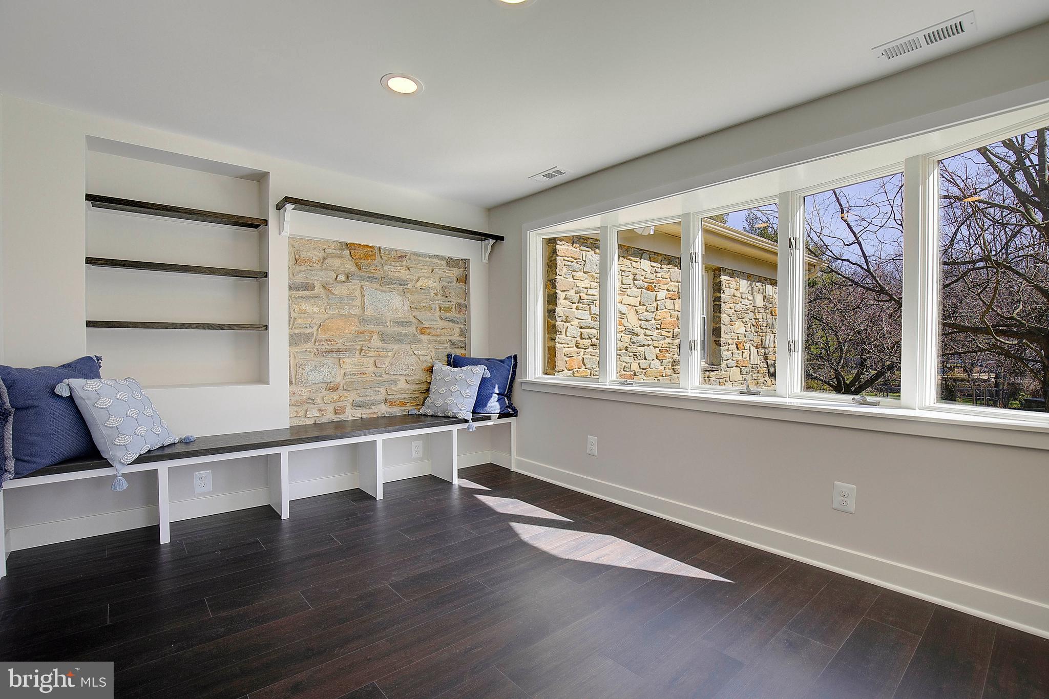 HAMPTON VILLAGE - Residential