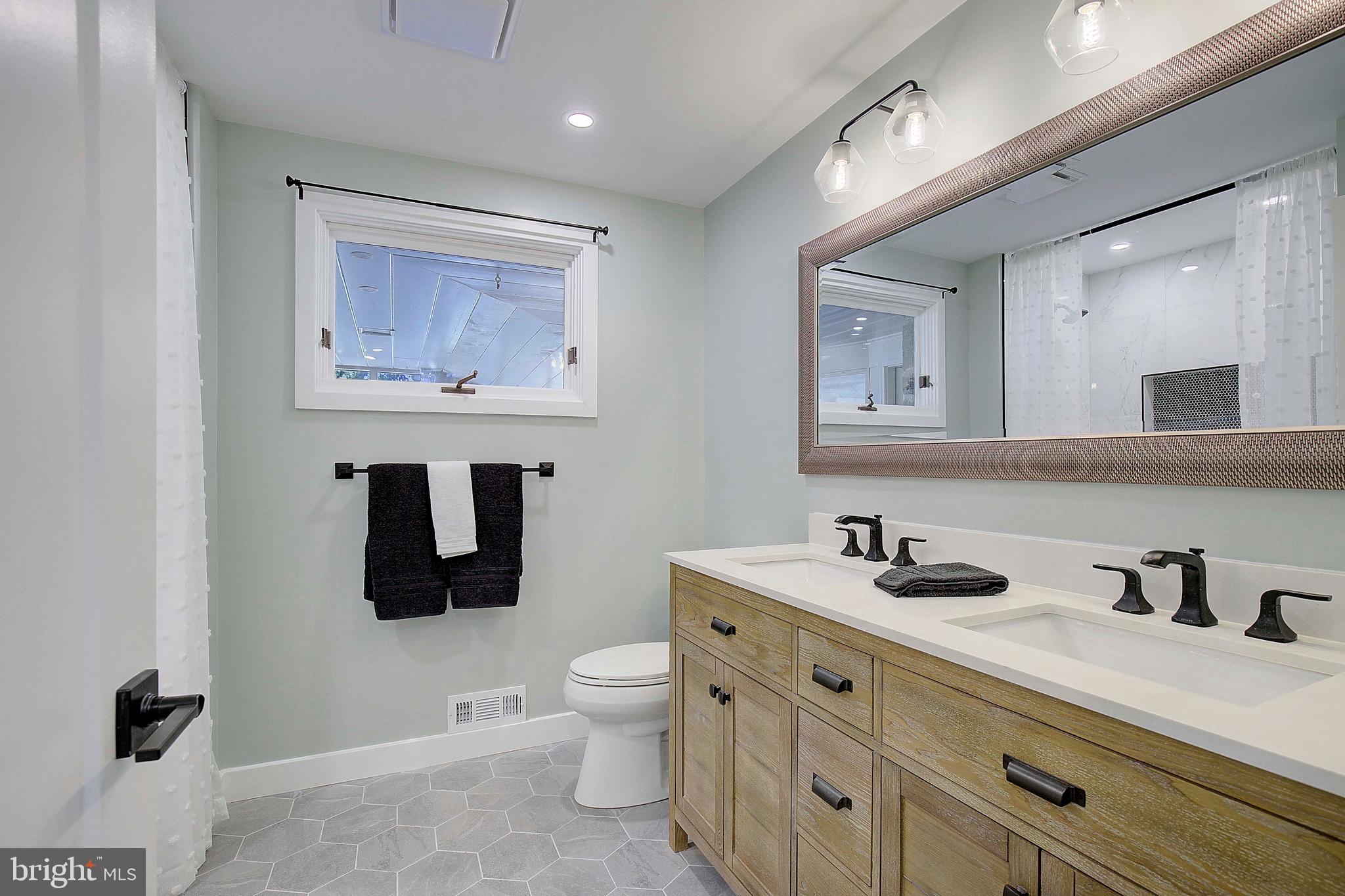 HAMPTON VILLAGE - Residential