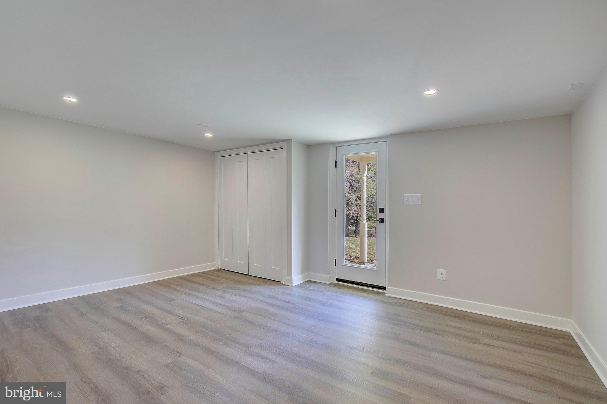 HAMPTON VILLAGE - Residential