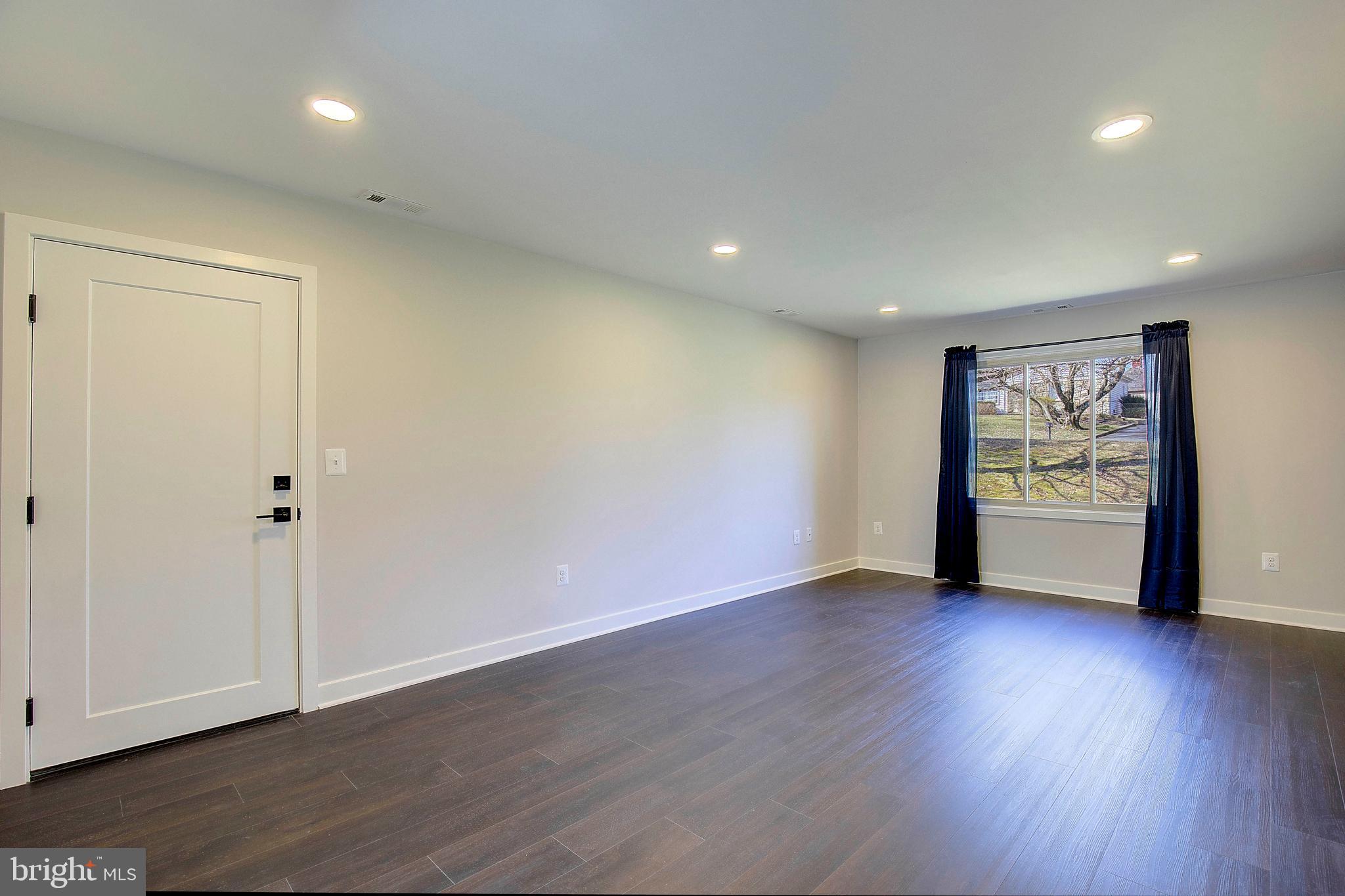 HAMPTON VILLAGE - Residential