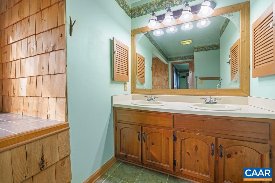 LAKE MONTICELLO - Residential