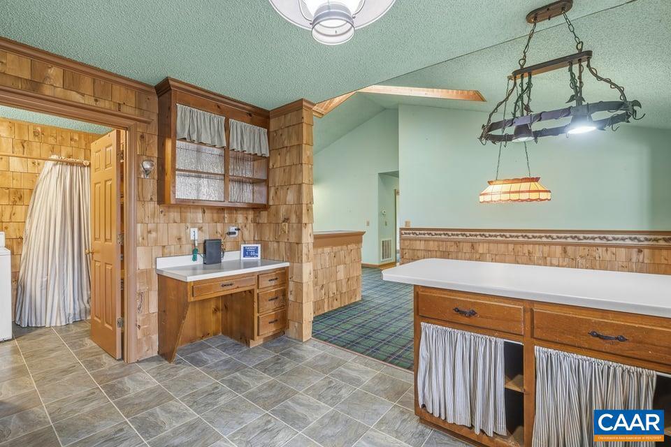 LAKE MONTICELLO - Residential