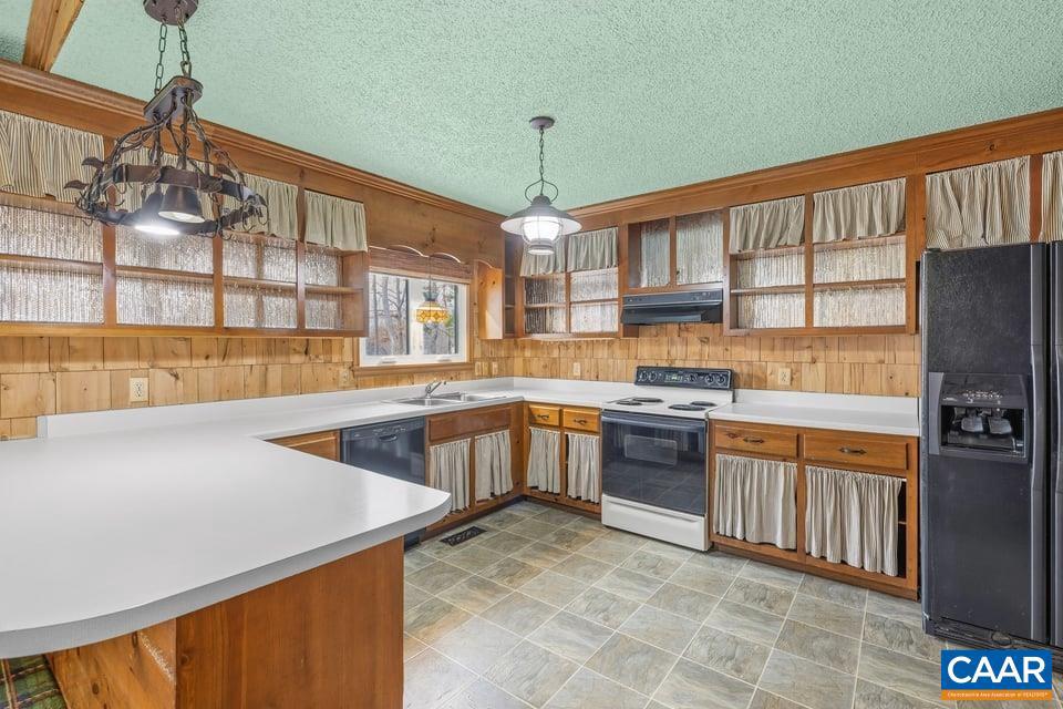 LAKE MONTICELLO - Residential