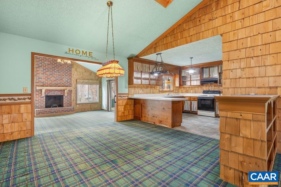 LAKE MONTICELLO - Residential