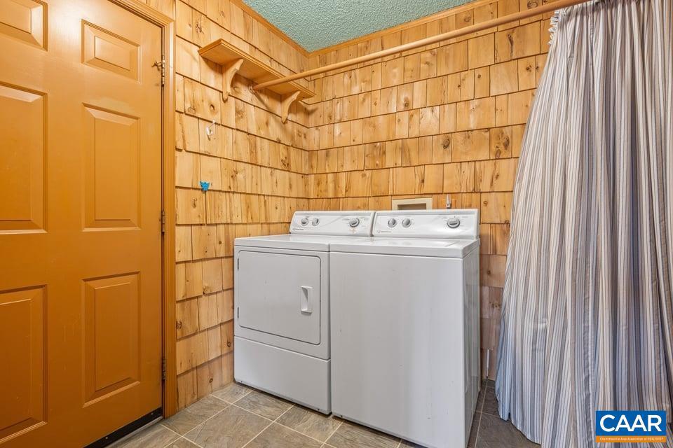 LAKE MONTICELLO - Residential