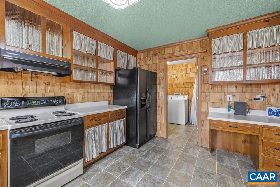 LAKE MONTICELLO - Residential