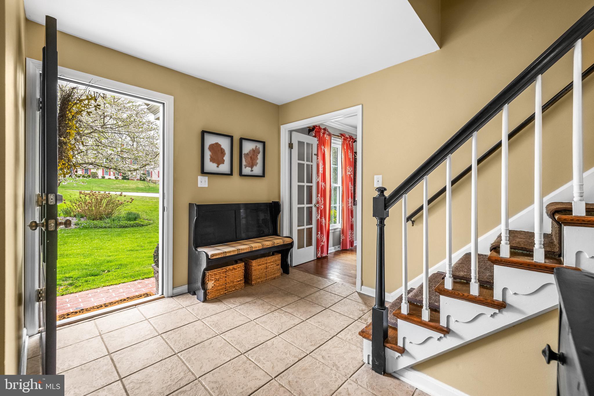 HOLLY KNOLL - Residential