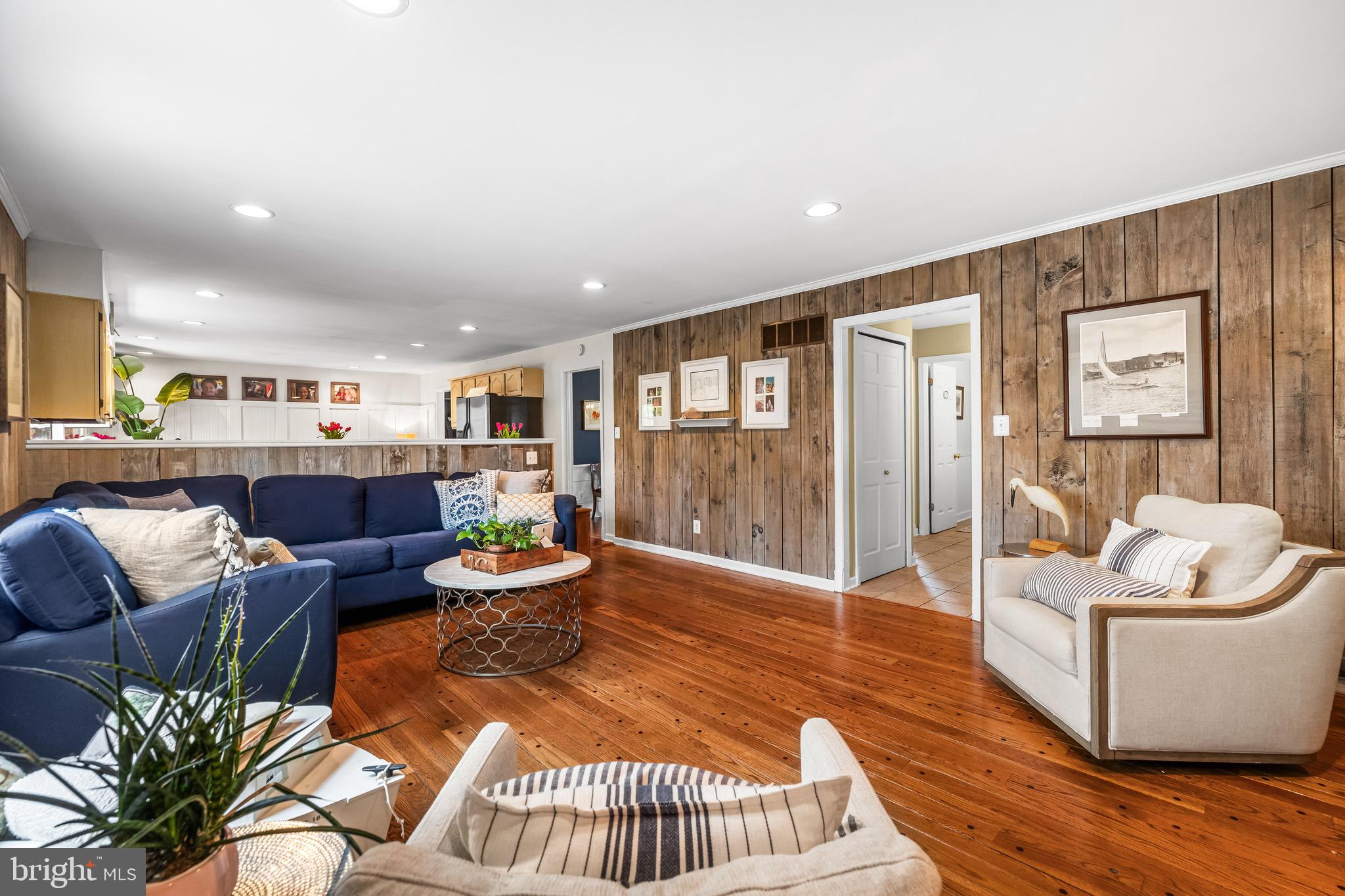 HOLLY KNOLL - Residential