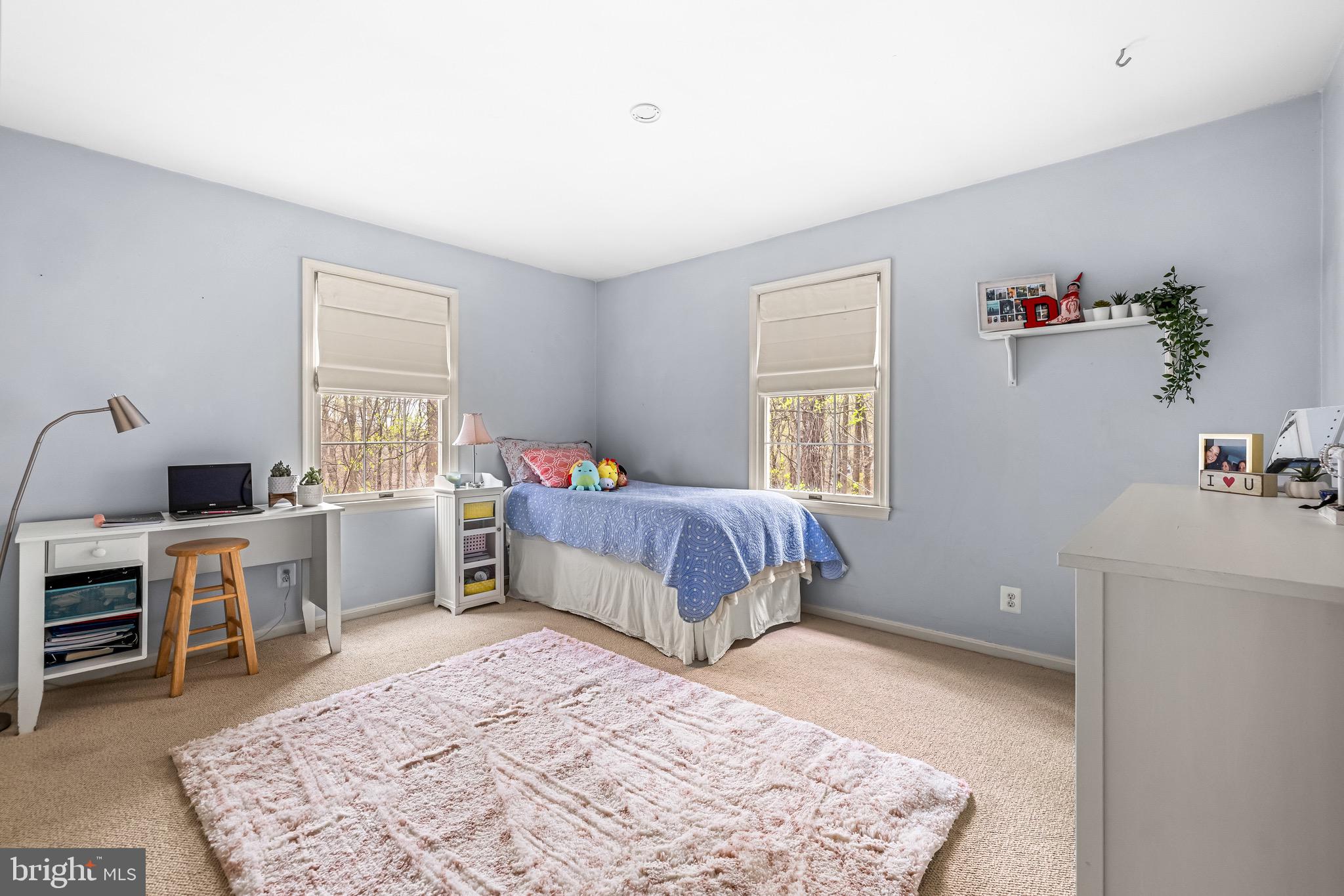 HOLLY KNOLL - Residential