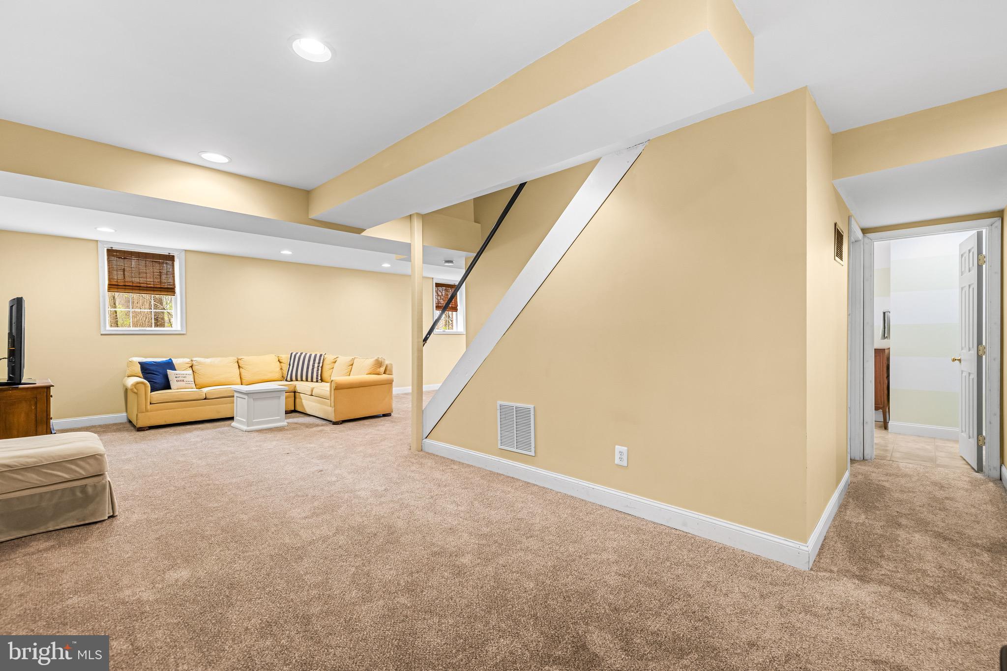 HOLLY KNOLL - Residential