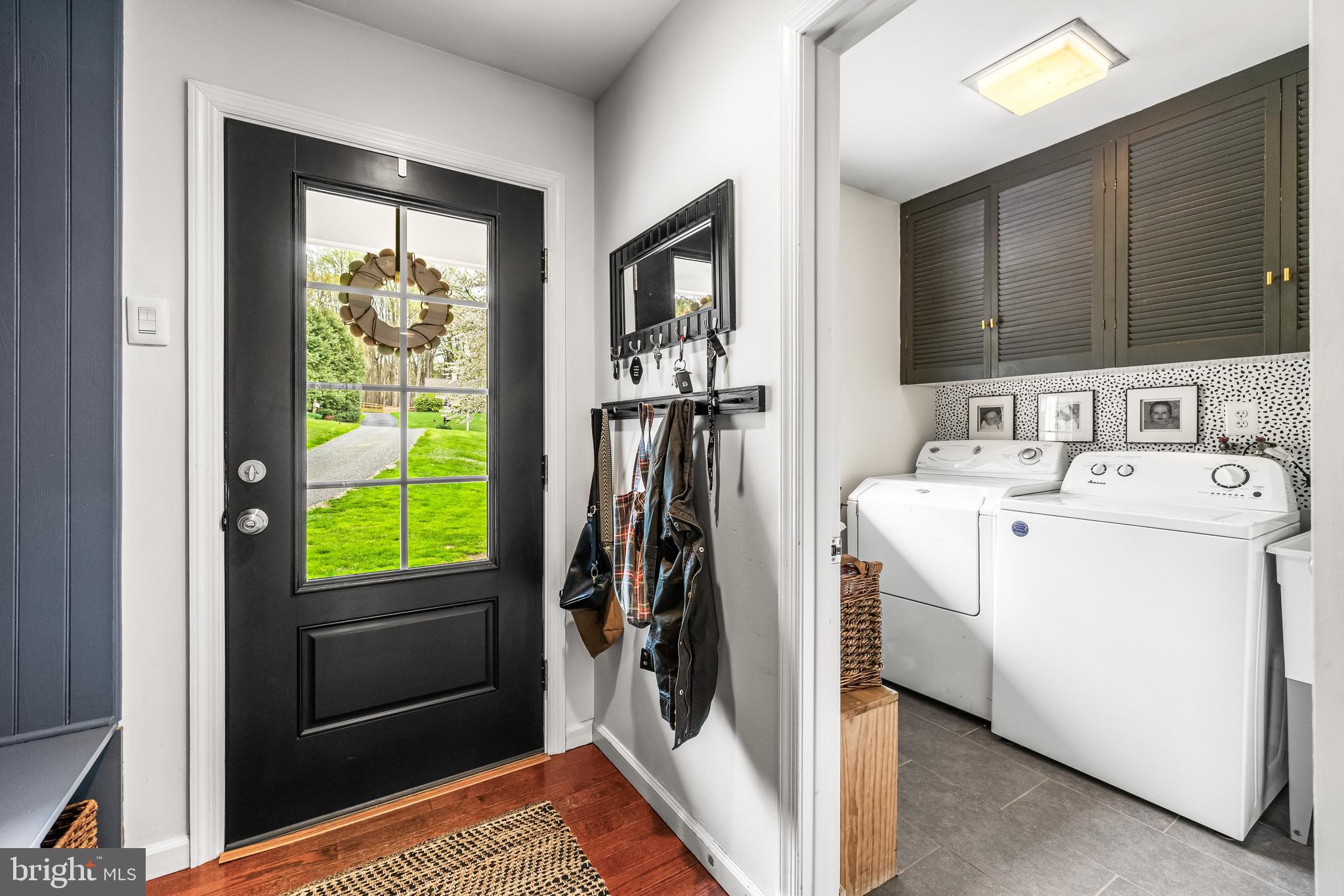 HOLLY KNOLL - Residential