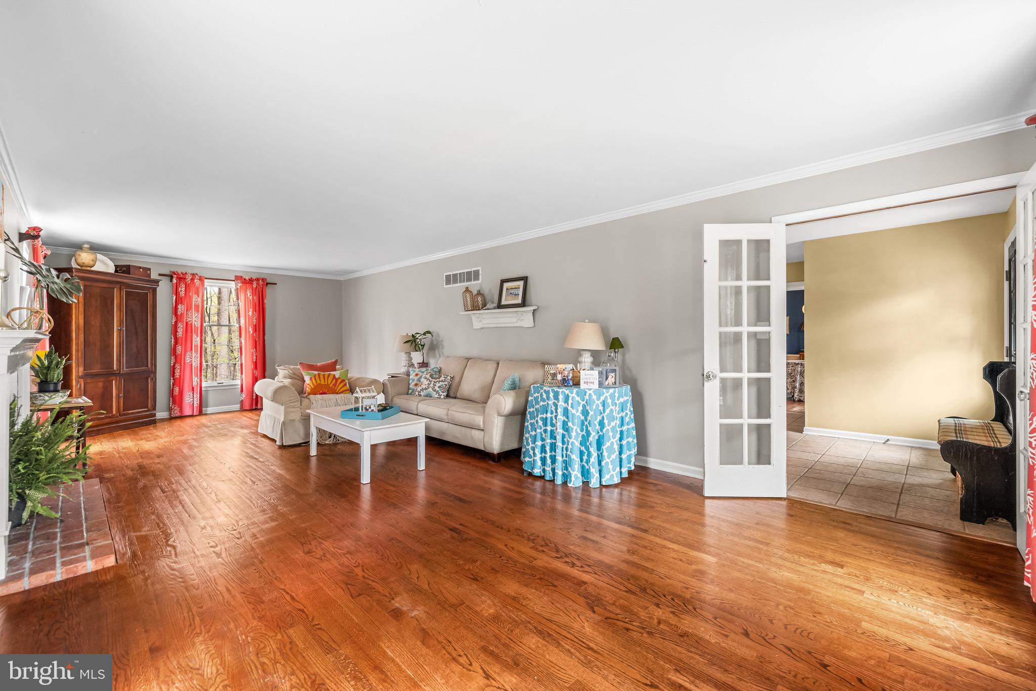 HOLLY KNOLL - Residential