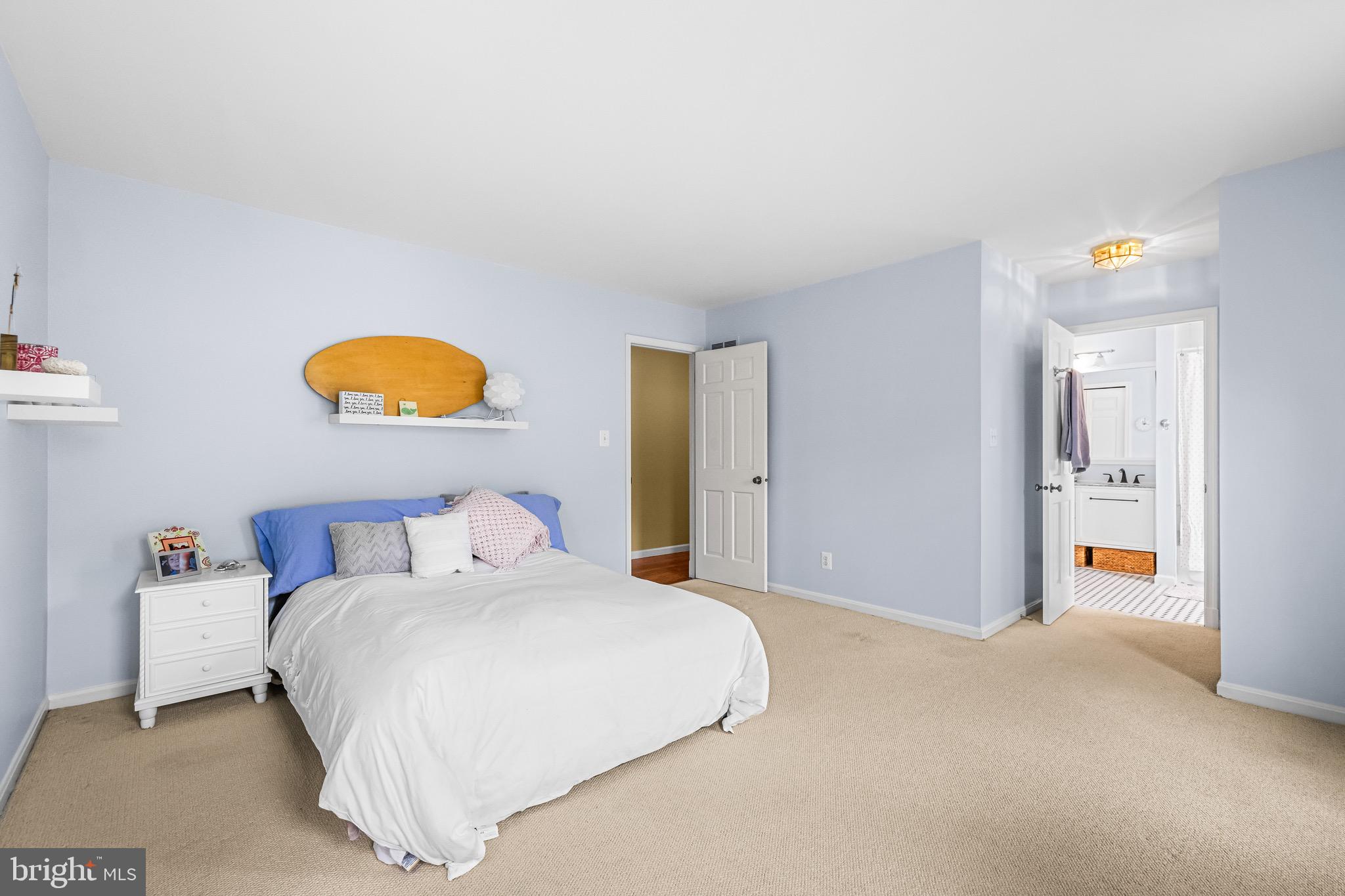 HOLLY KNOLL - Residential