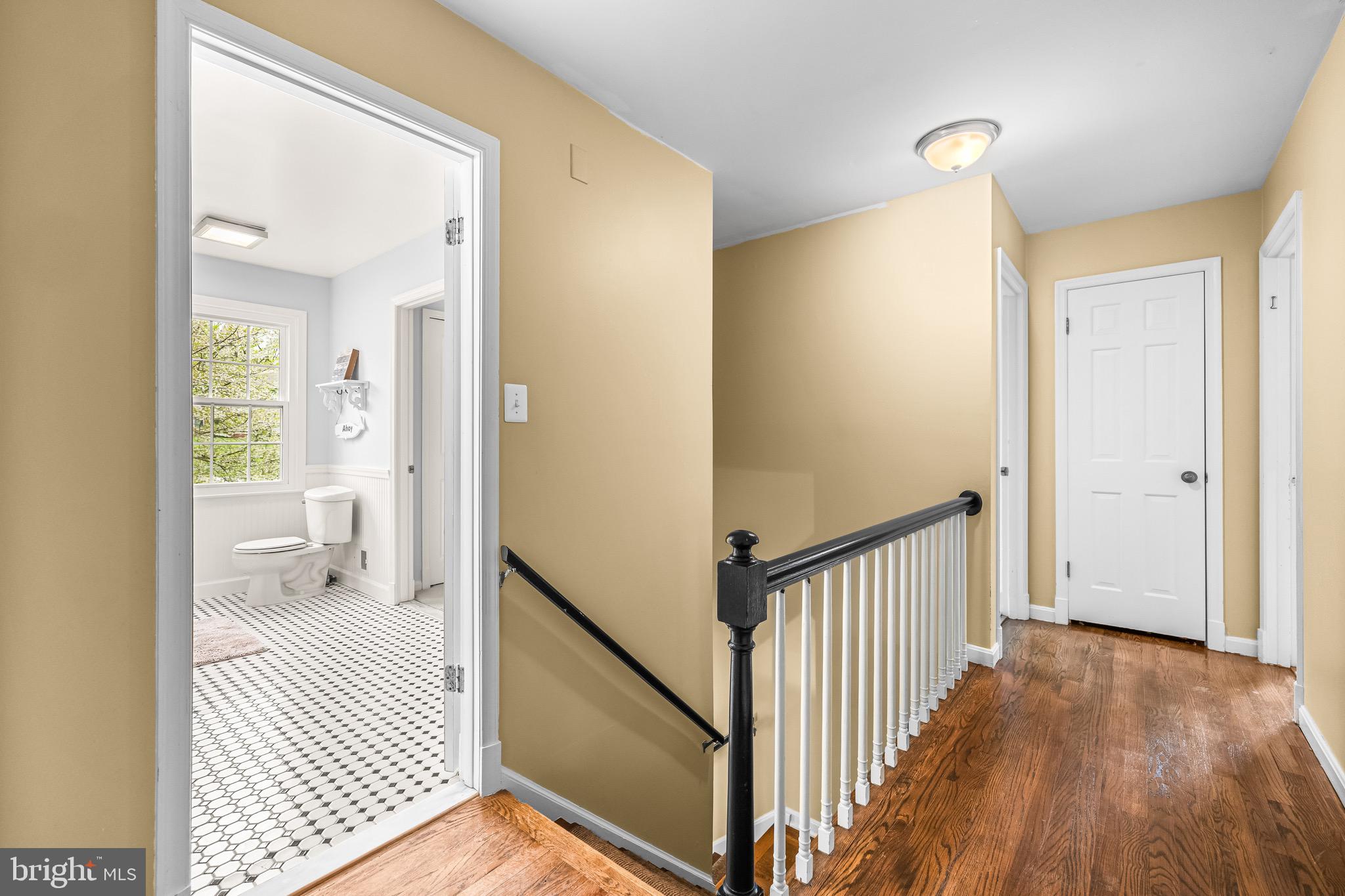 HOLLY KNOLL - Residential