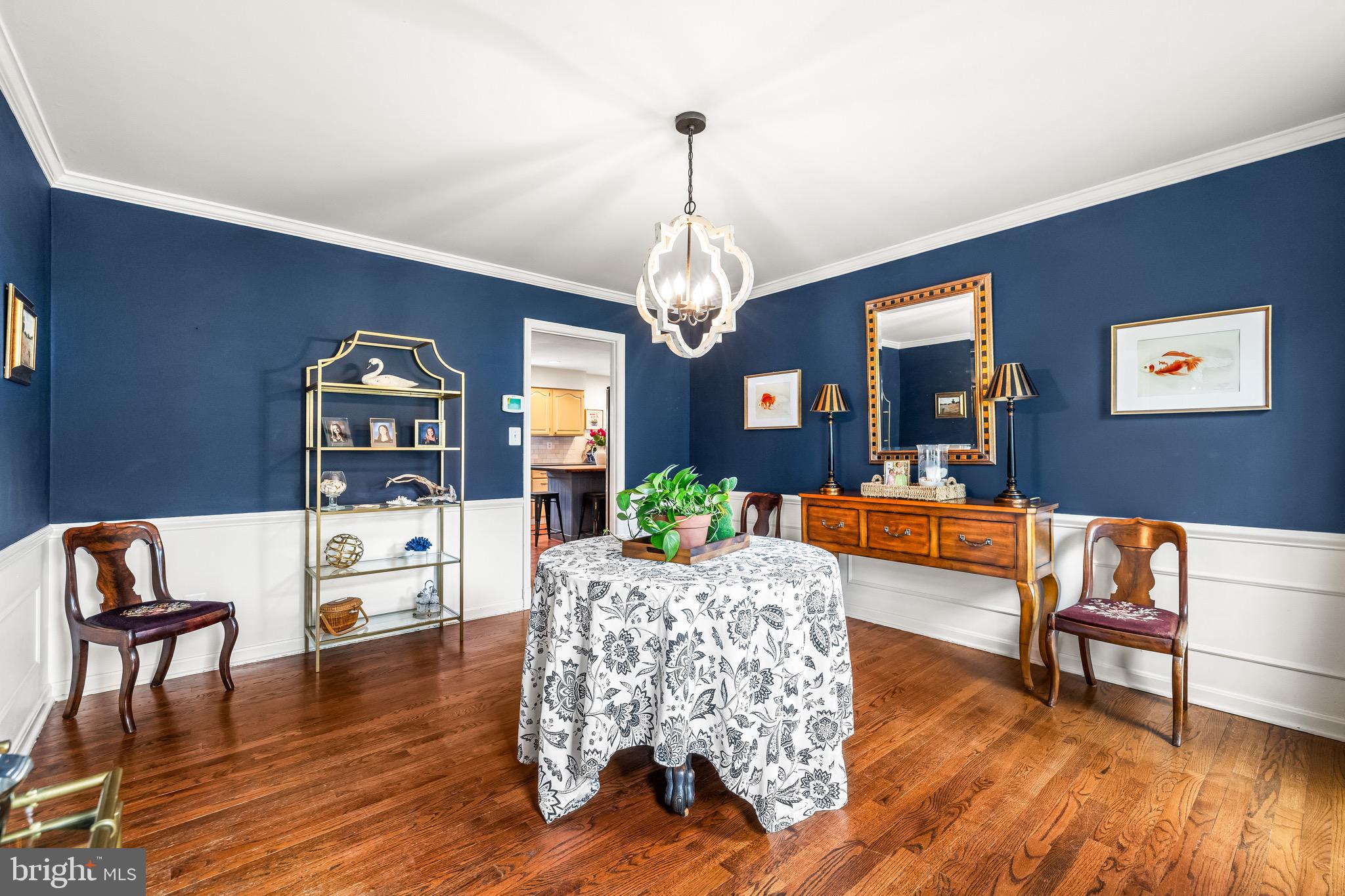 HOLLY KNOLL - Residential