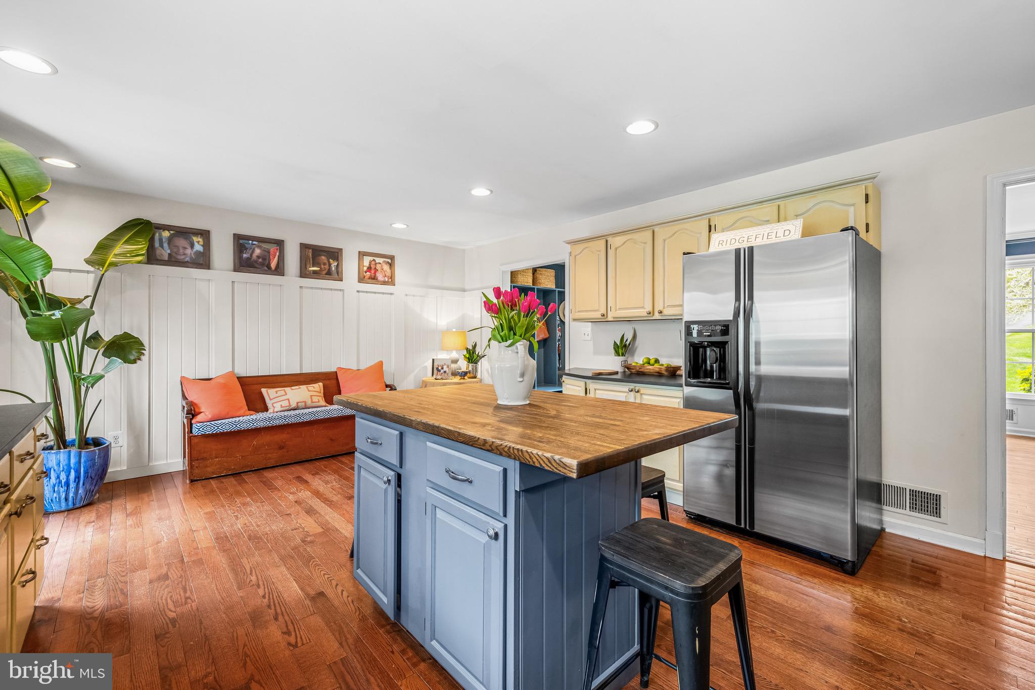 HOLLY KNOLL - Residential