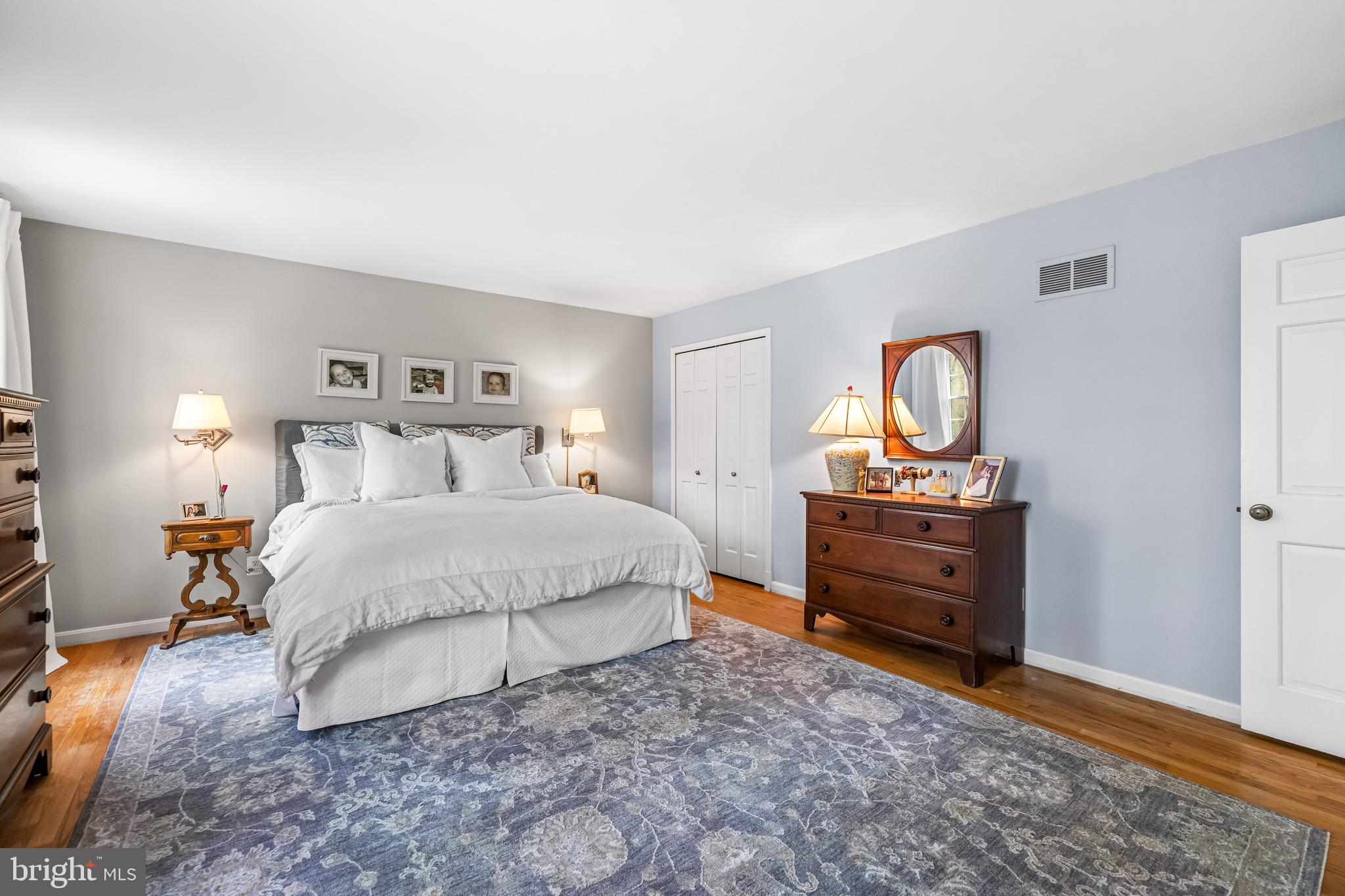 HOLLY KNOLL - Residential