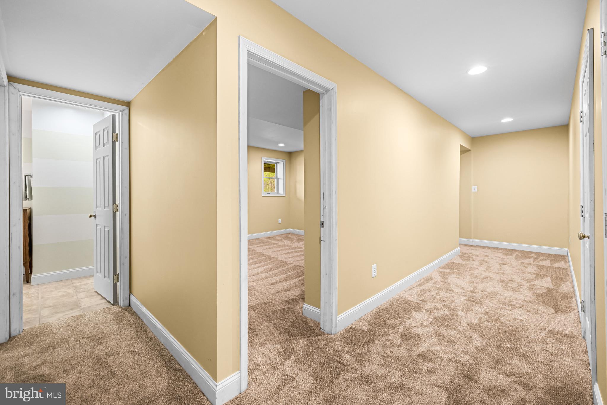 HOLLY KNOLL - Residential