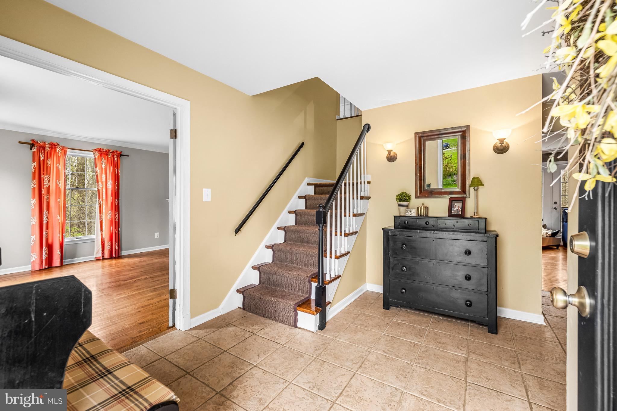 HOLLY KNOLL - Residential