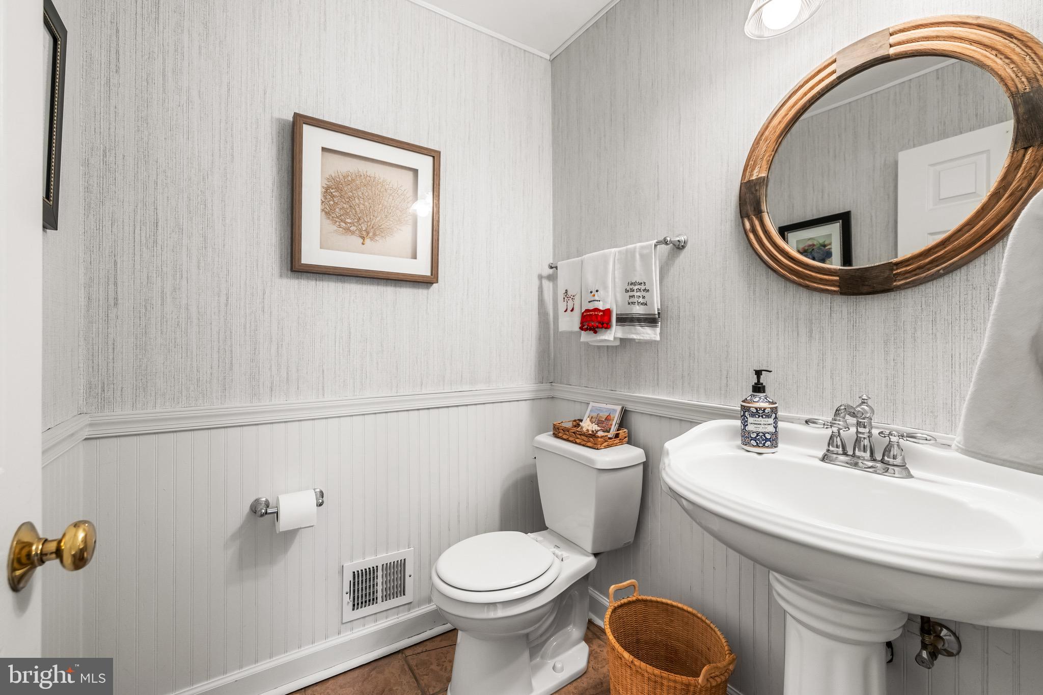 HOLLY KNOLL - Residential