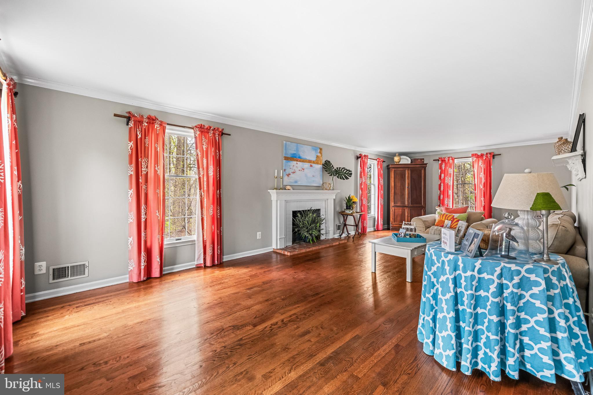 HOLLY KNOLL - Residential