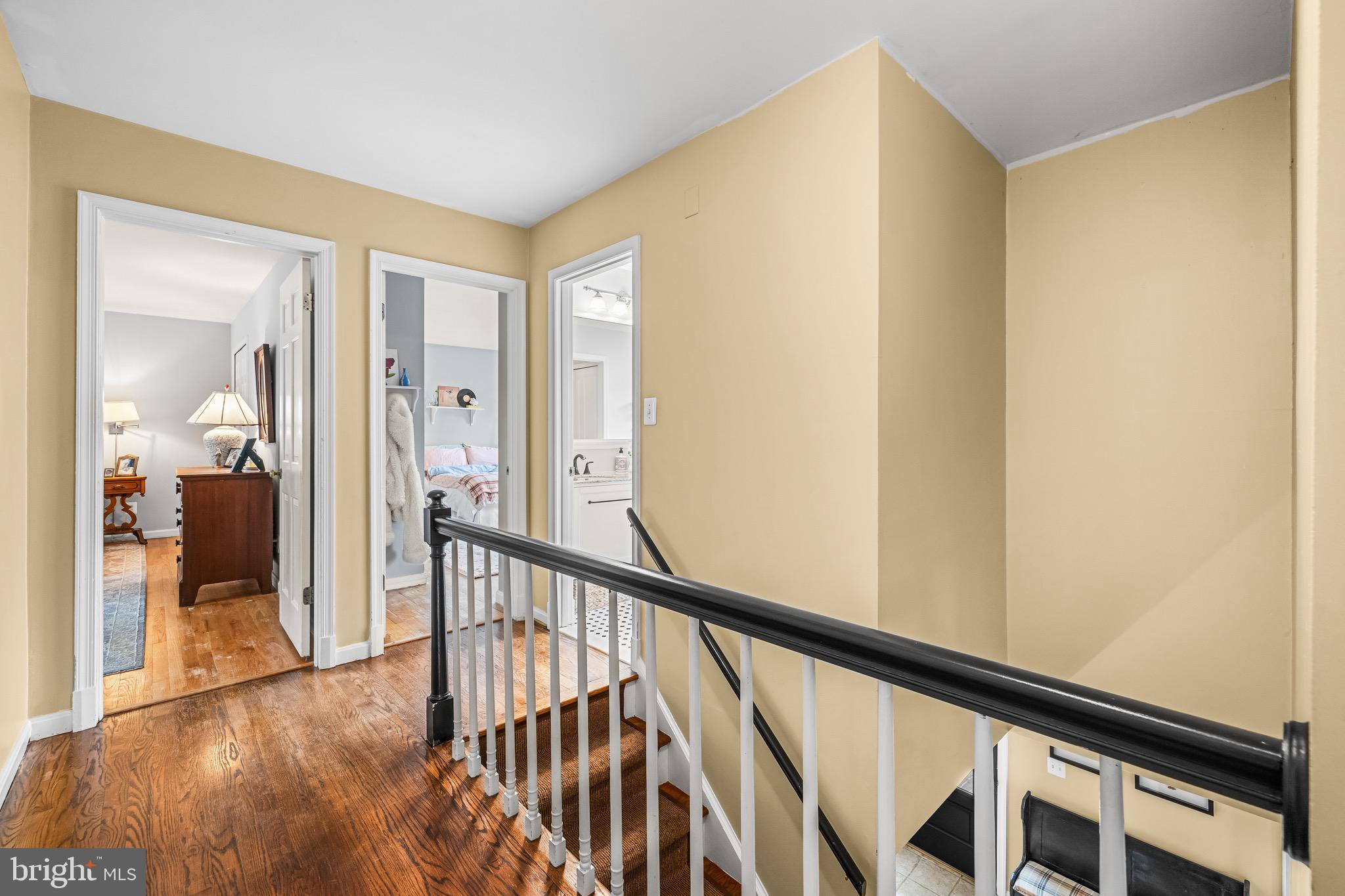 HOLLY KNOLL - Residential