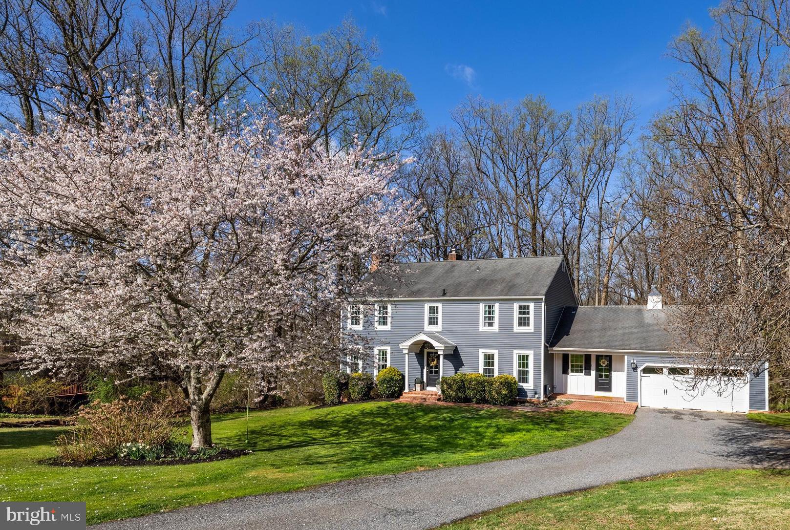 HOLLY KNOLL - Residential