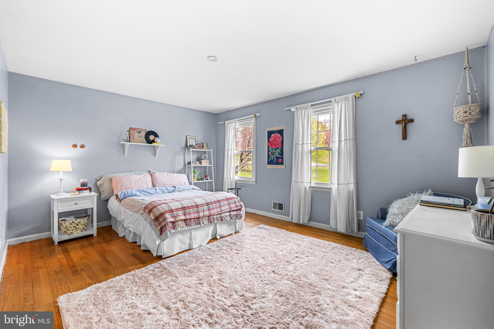 HOLLY KNOLL - Residential