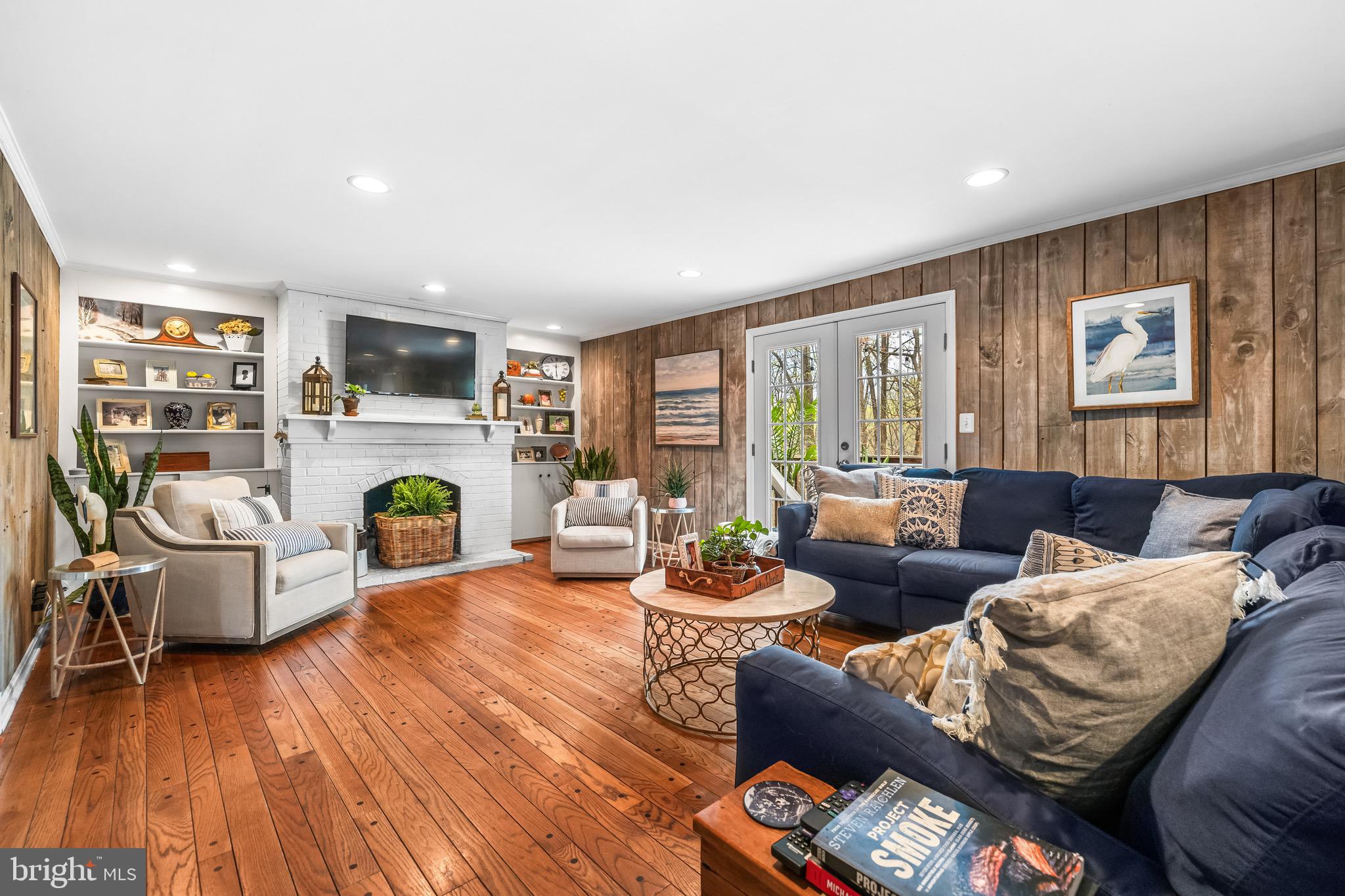 HOLLY KNOLL - Residential