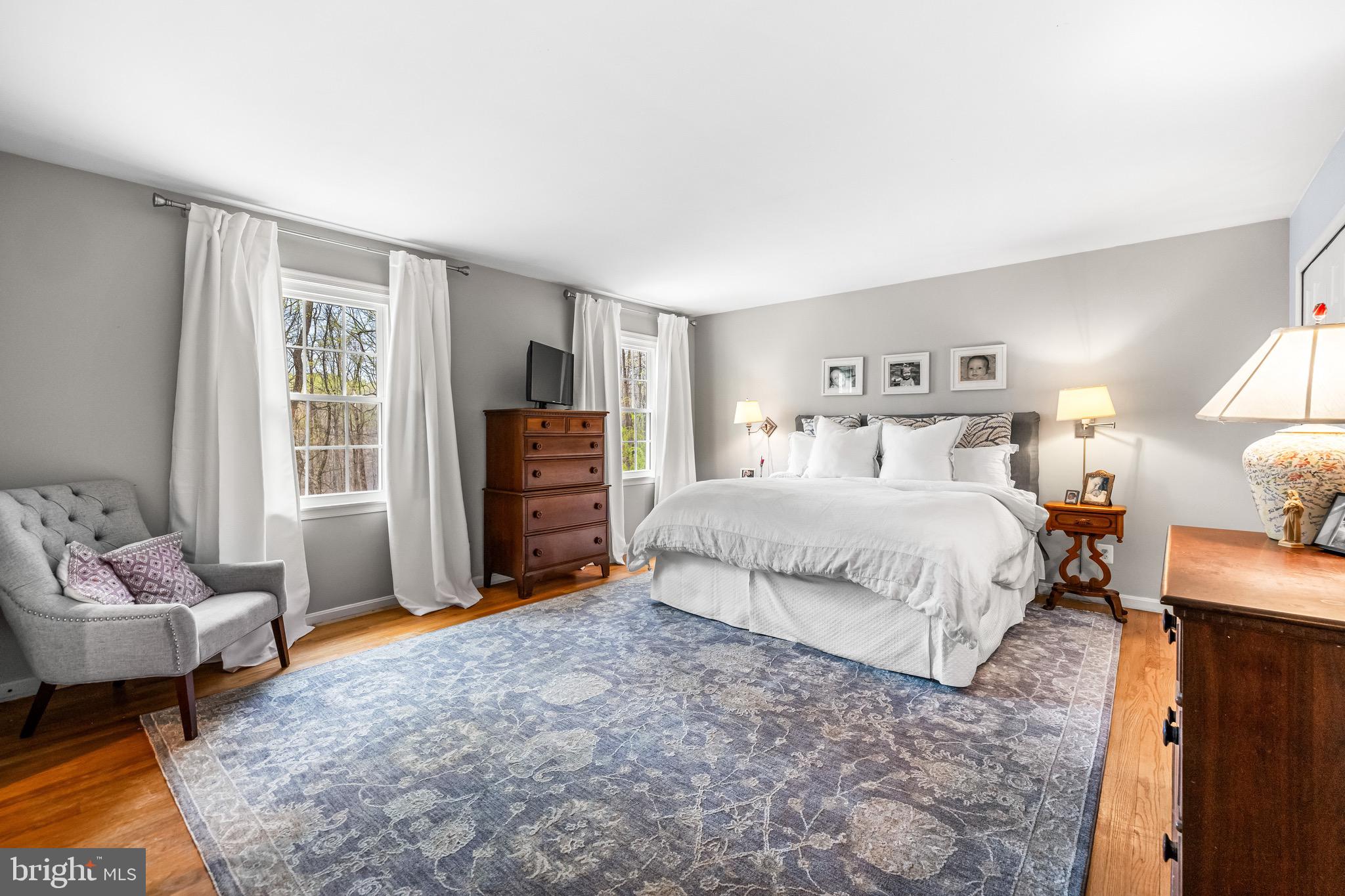 HOLLY KNOLL - Residential