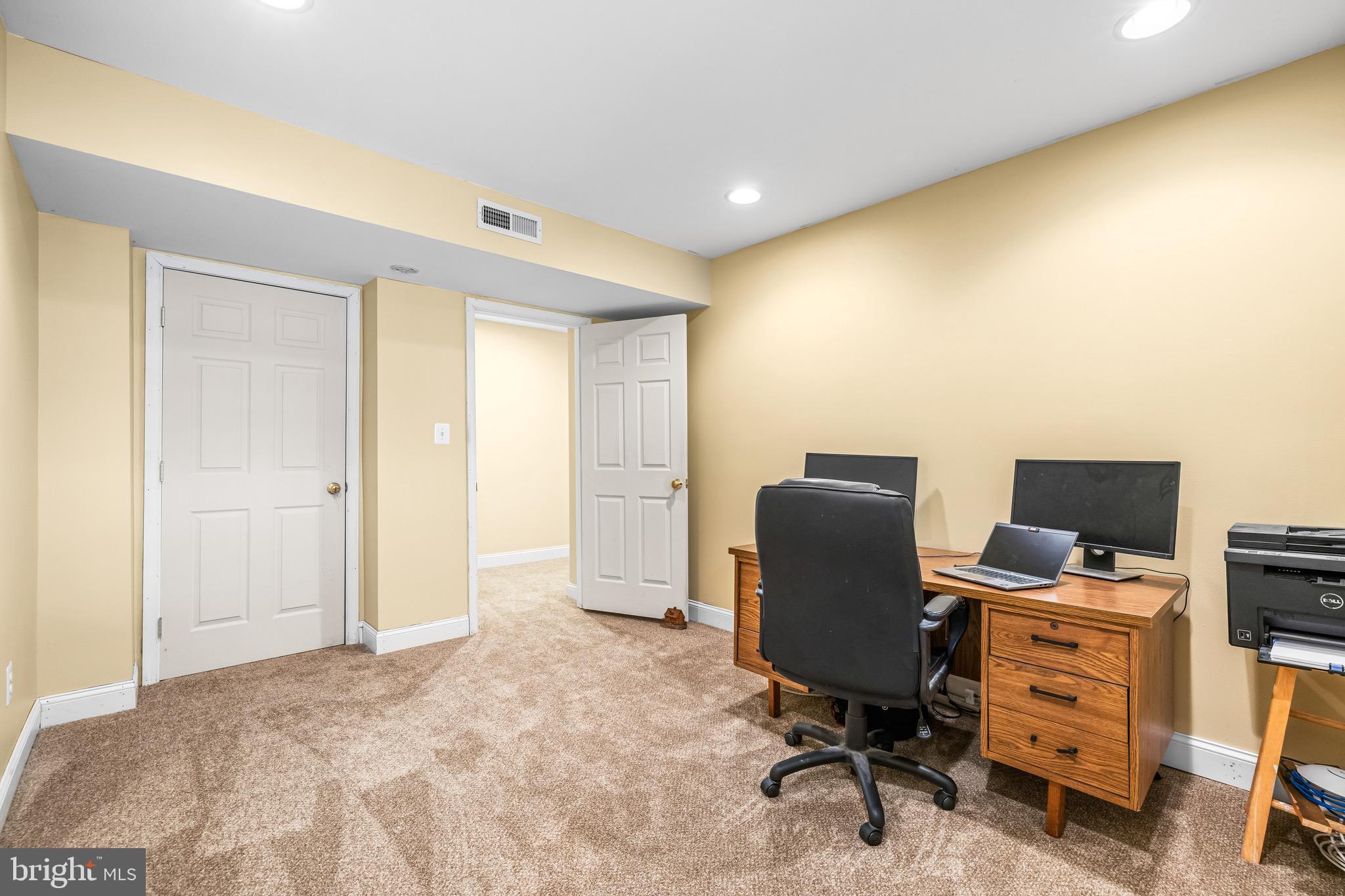 HOLLY KNOLL - Residential