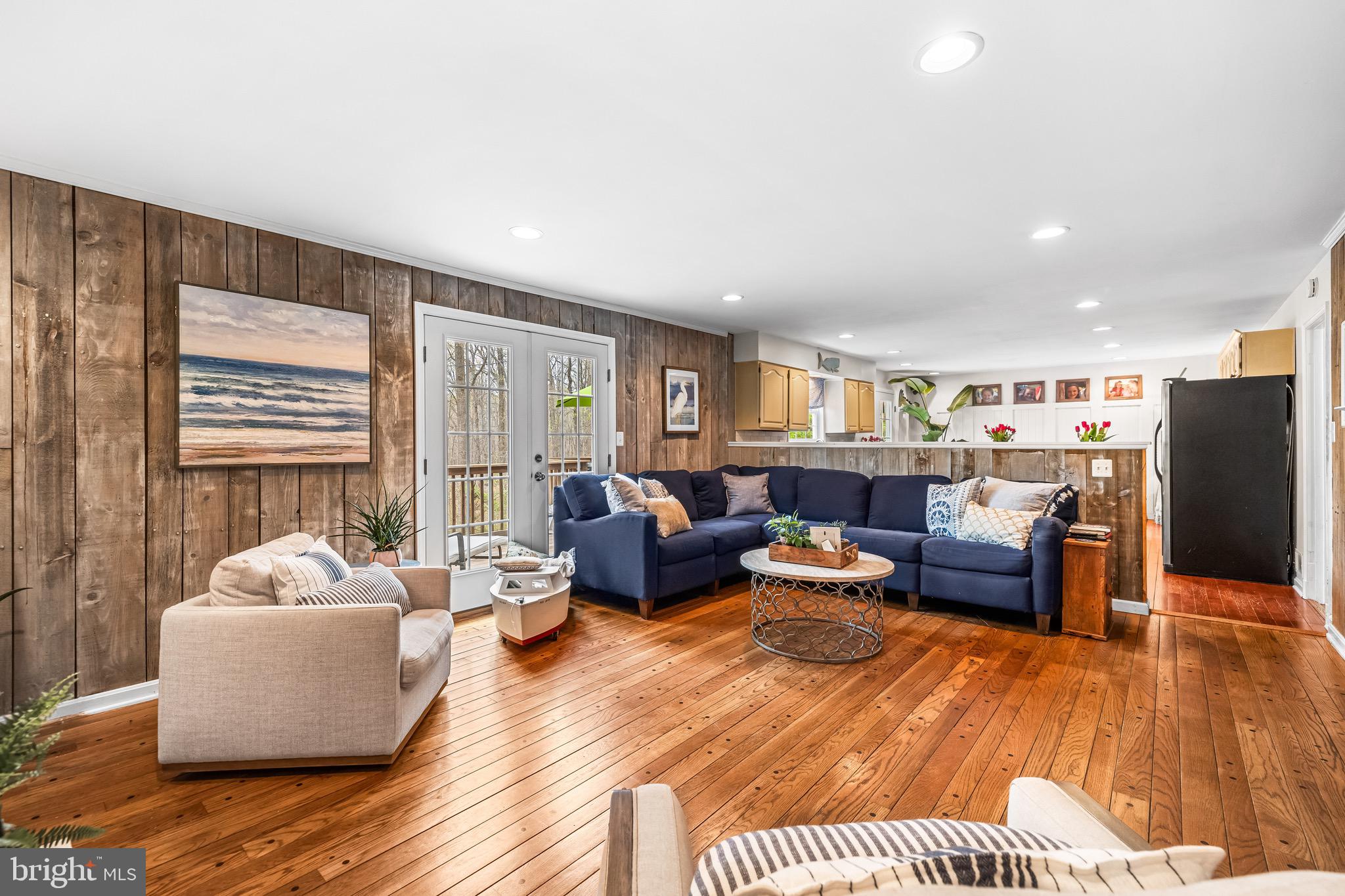 HOLLY KNOLL - Residential