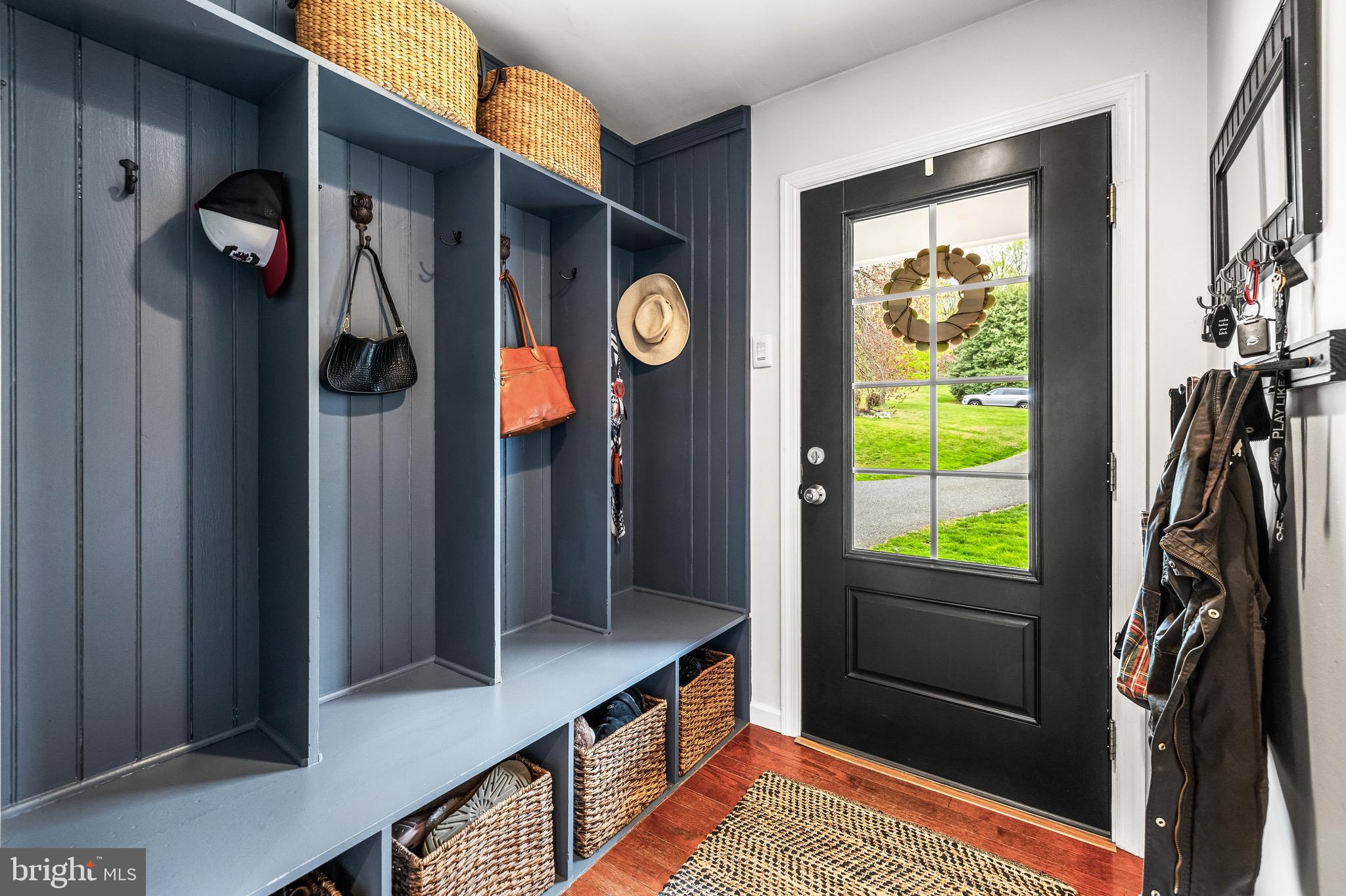 HOLLY KNOLL - Residential