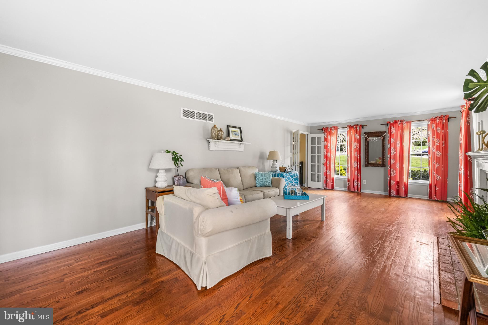 HOLLY KNOLL - Residential