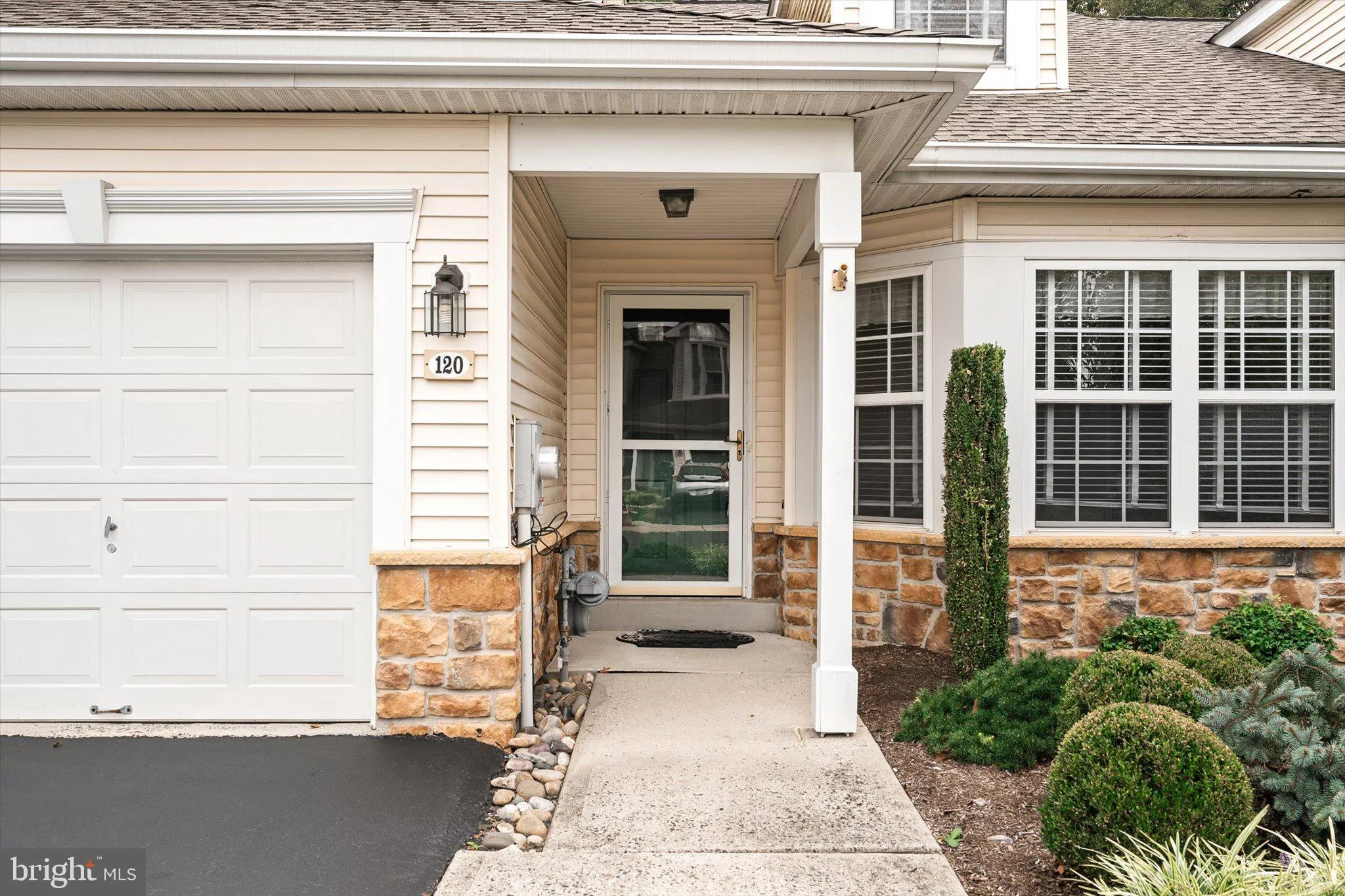 Hamilton, New Jersey 08690, United States, 3 Bedrooms Bedrooms, ,2 BathroomsBathrooms,Residential,Active,218033